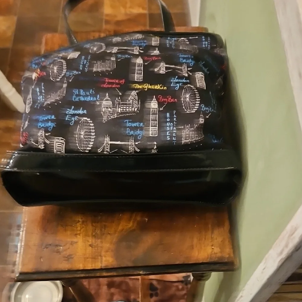 Lululemon Black London Landmark Tote